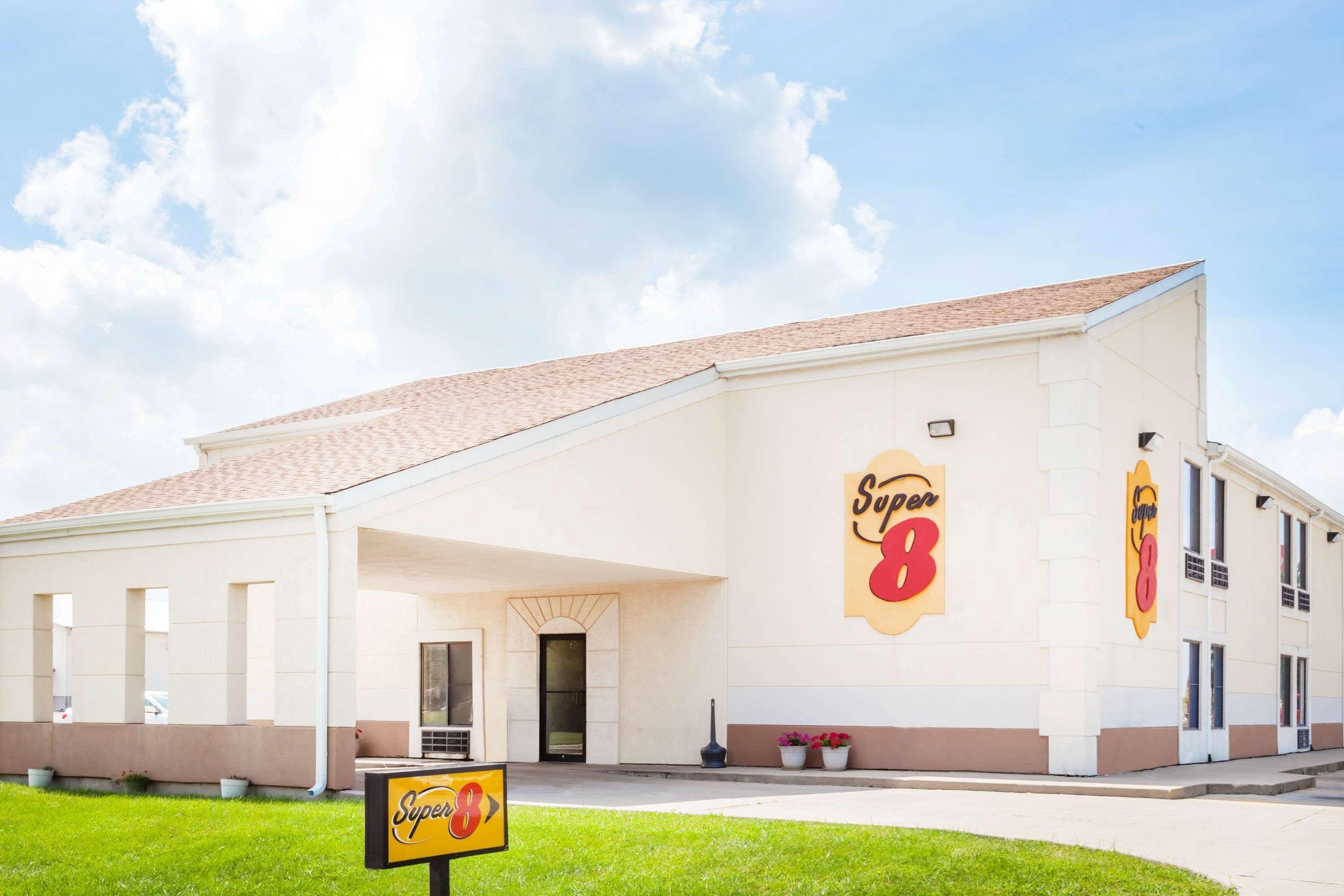 Super 8 By Wyndham Lincoln Otel Dış mekan fotoğraf